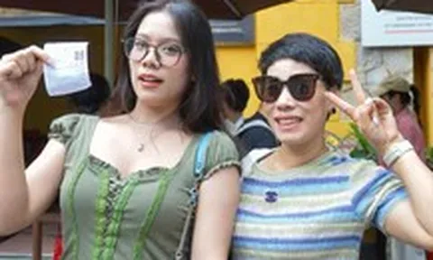 Nhà tù Hỏa Lò đông kín người tham quan, Bảo tàng Lịch sử Quốc gia cơ sở 2 mở xuyên lễ