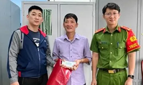 Thanh niên tốt bụng thấy túi tiền rơi trên đường, đem đến công an giúp trả cho người đánh mất