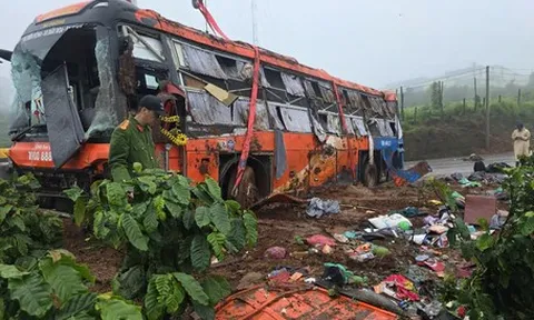 Thủ tướng chỉ đạo làm rõ vụ lật xe khách trên đường chưa nghiệm thu ở Gia Lai