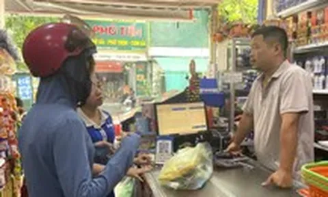 Bán gói snack vài ngàn đồng: Thuế bắt xuất hóa đơn, nhưng người mua không nhận, có nghịch lý?