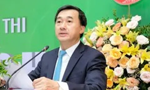 Bắt tạm giam Thứ trưởng Bộ Y tế Trần Văn Thuấn