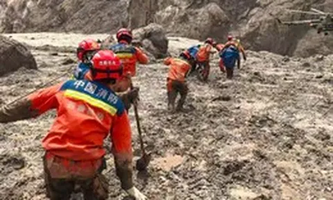 Lũ quét Nepal - Trung Quốc: Cứu hộ bước vào tìm kiếm chuyên sâu dưới lớp bùn đá dày 16m