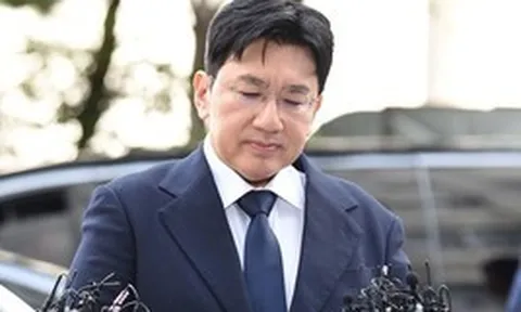 Căng: "Cha đẻ BTS" bị truy tố hình sự vì số tiền 5.000 tỷ đồng, Interpol truy nã đỏ 1 cựu giám đốc HYBE đã bỏ trốn
