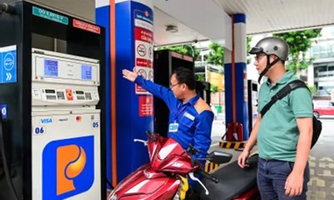 Giá xăng E10 tăng gần 700 đồng/lít, dầu diesel quay đầu giảm