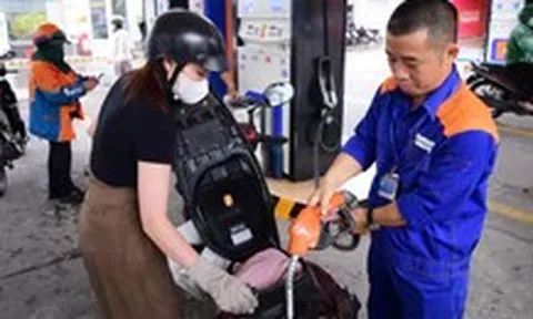 Giá xăng tăng hơn 700 đồng/lít, dầu diesel giảm từ 15h hôm nay
