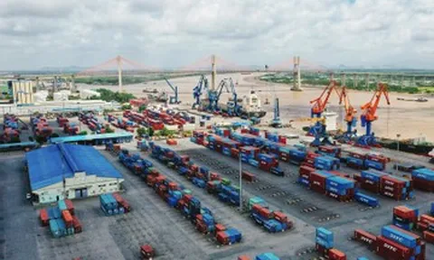Xuất nhập khẩu 8 tháng vượt 770 tỷ USD, 33 mặt hàng xuất khẩu trên 1 tỷ USD