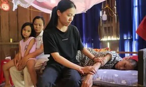 Xã vận động xây nhà mới cho nữ sinh viên Bách khoa chăm mẹ nằm một chỗ