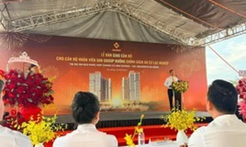 Một ông lớn BĐS tặng hàng loạt căn hộ cho nhân viên ngay dịp 2/9 vừa qua... trong thư tuyển dụng còn có lời mời hấp dẫn làm đủ từ 7 năm được xét tặng nhà