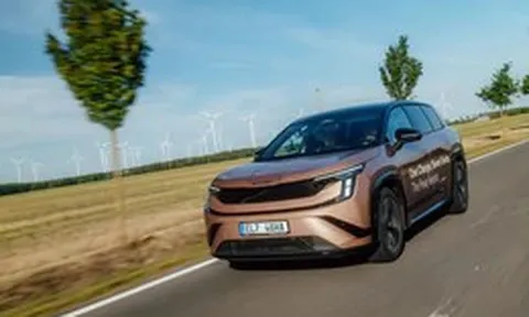 SUV điện 7 chỗ lập kỷ lục đi xa nhất thế giới: Chạy 936km/sạc, không hề độ chế thêm