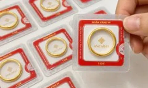Fed ngụ ý giữ nguyên lãi suất, giá vàng tăng 225 USD/ounce chỉ trong 24 giờ