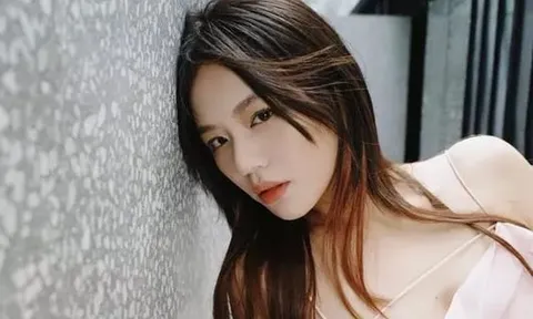 Ảnh hậu showbiz từng vật lộn với bệnh tật, tăng cân mất kiểm soát, nay "lột xác" đẹp ná thở