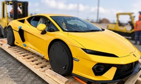 Ông Nguyễn Quốc Cường dùng Lamborghini làm giải thưởng cho khách mua căn hộ