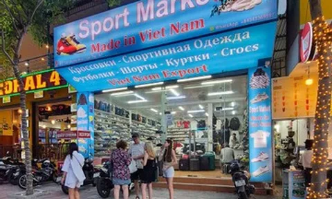 Mua giày 'xịn' gửi sang Nga tặng bạn trai, cô gái tố cửa hàng ở Nha Trang bán hàng giả