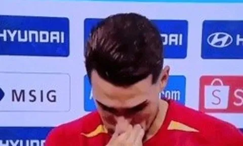 Hoàng Hên khóc