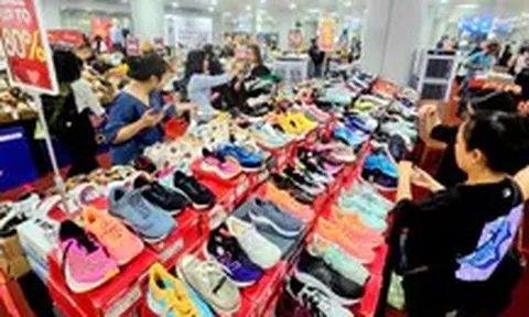Mua giày Nike, Adidas… giá mấy trăm ngàn mà vẫn 'hy vọng'... không giả, lãnh đạo Adidas tiết lộ gì?