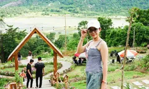 Cận cảnh tiệm cà phê Lưng Chừng xâm phạm rừng phòng hộ ở Tri Tôn