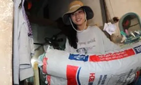 Xin bán cà phê 10 tiếng mỗi ngày ở phố cổ Hội An, kiếm tiền nhập học ĐH Kinh tế TP.HCM