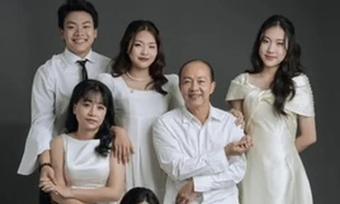 Việt Nam có một gia đình NSƯT 4 con toàn “cực phẩm”: Bố Thạc sĩ nói 4 thứ tiếng, con học trường top thế giới, “bắn” tiếng Anh 8.5 IELTS