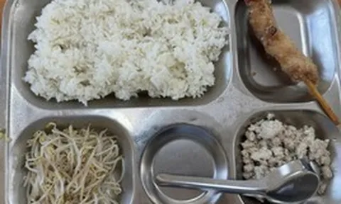 Hà Nội yêu cầu làm rõ suất ăn bán trú 40.000 đồng bị phụ huynh chê lèo tèo