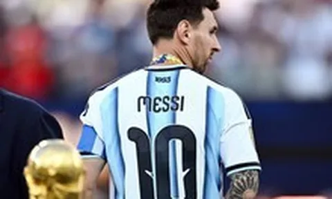 Lionel Messi mua CLB hạng Nhì Tây Ban Nha