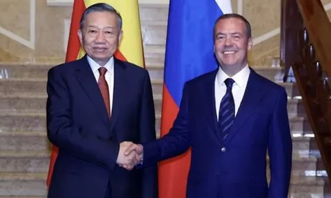 Tổng Bí thư, Chủ tịch nước Tô Lâm gặp Chủ tịch Đảng Nước Nga Thống nhất Dmitry Medvedev