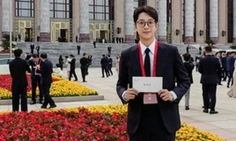 Chàng trai sinh năm 2k1 "sống 4 cuộc đời": 16 tuổi nổi tiếng cả nước, bỏ hát làm công chức là đại biểu giới văn hóa