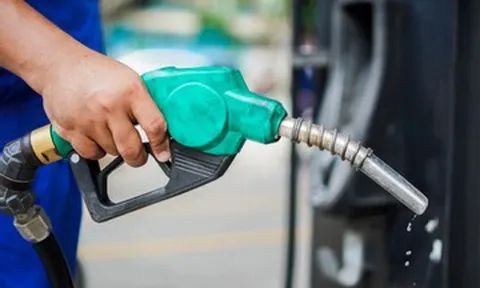 Giá xăng dầu đồng loạt tăng, có loại đắt thêm hơn 1.200 đồng/lít