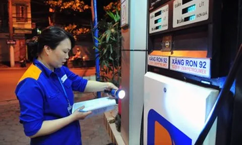 Giá xăng dầu hôm nay 10/9: Vượt 100 USD/thùng, trong nước chiều nay có giá mới