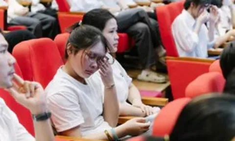 Hàng trăm sinh viên khóc nghẹn, tri ân chàng trai 19 tuổi hiến tạng cứu người