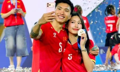 Văn Hậu, Quang Hải ăn mừng chức vô địch ASEAN Cup cùng vợ xinh