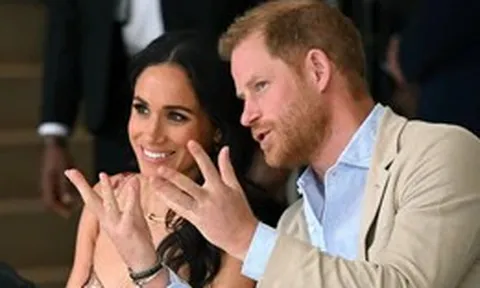 Vợ chồng Meghan Markle bị chế giễu công khai