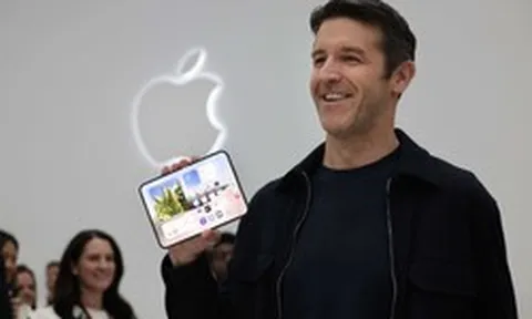 Apple thẳng thừng tố đối thủ sao chép iPhone Duo: “Có quá nhiều sự trùng hợp”