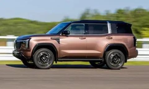 Mitsubishi Pajero đời mới thêm tính năng an toàn dù ra mắt chưa lâu