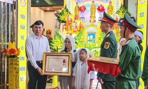 Chủ tịch nước truy tặng Huân chương Dũng cảm đối với Trung tá Trần Văn Tùng