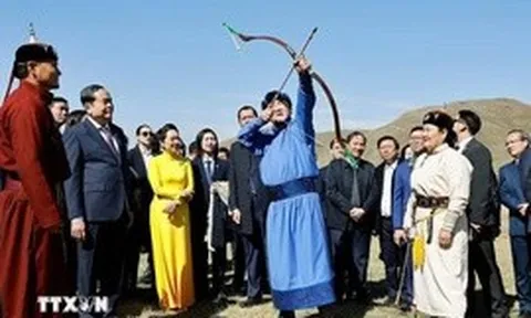 Chủ tịch Quốc hội Trần Thanh Mẫn và Phu nhân trải nghiệm văn hóa truyền thống của Mông Cổ