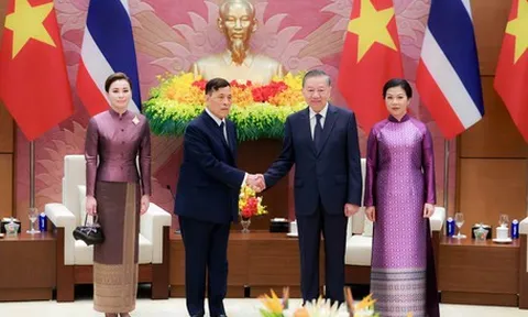 Việt Nam bắn 21 loạt đại bác chào đón Nhà vua Thái Lan và Hoàng hậu thăm cấp Nhà nước
