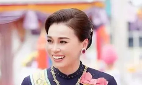 Sức hút từ phong cách Hoàng hậu Thái Lan
