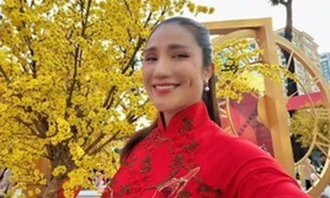 MC Cát Tường: "Em sắp lấy chồng rồi cả nhà ơi!"