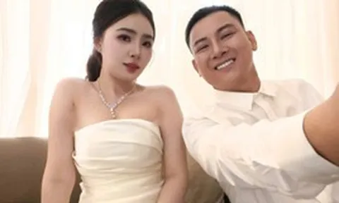 Hoài Lâm cầu hôn Ngọc Trinh