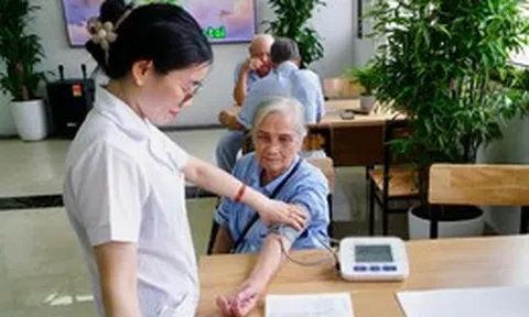 2/3 người trên 60 tuổi có ít nhất 1 bệnh nền, cần làm gì để phòng bệnh?