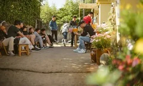 Cà phê vỉa hè đâu chỉ có cà phê!