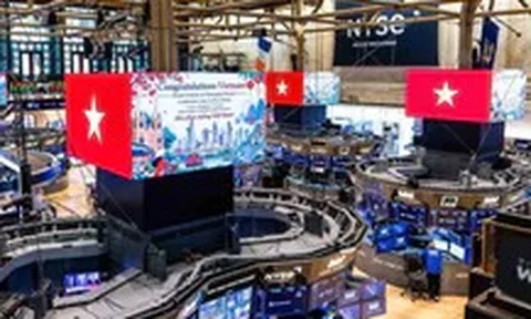 Cờ Việt Nam xuất hiện nổi bật trên bảng điện tử Sở Giao dịch chứng khoán New York