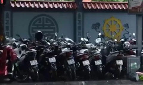 Hà Nội xử phạt điểm trông giữ xe không phép tại khu vực chùa Vân Hồ