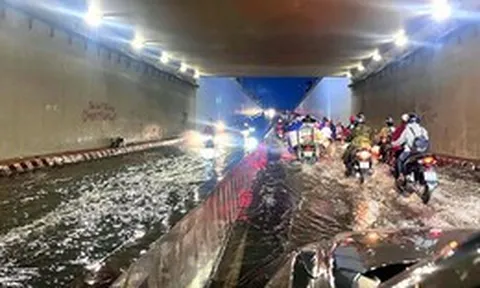 Mưa lớn ở Đồng Nai, hầm chui Tân Phong và nhiều tuyến đường ngập