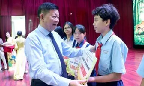 1,6 tỉ đồng quà trung thu cho gần 1.400 trẻ khó khăn ở TP.HCM