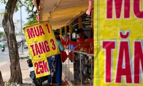 Vừa vào mùa, bánh Trung thu đã có nơi mua 1 được 4