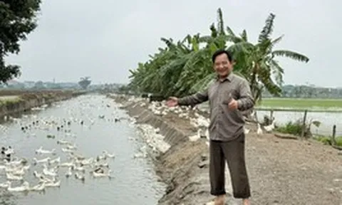 Nam NSƯT mang quân hàm Thượng tá, U70 đi bán lẩu ở Từ Liêm, Hà Nội