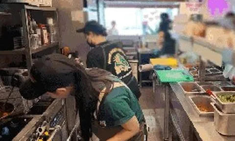 Nữ ca sĩ là thành viên nhóm nhạc nổi tiếng nay mở quán ăn ở phường Anguk, kiếm tiền tỷ mỗi tháng