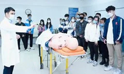 Học phí ngành y hơn 1 tỉ đồng, SV nghèo làm sao 'chạm' tới giấc mơ thành bác sĩ?