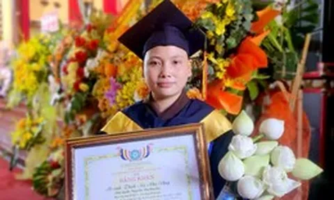 Sư cô tốt nghiệp thủ khoa Học viện Phật giáo Việt Nam